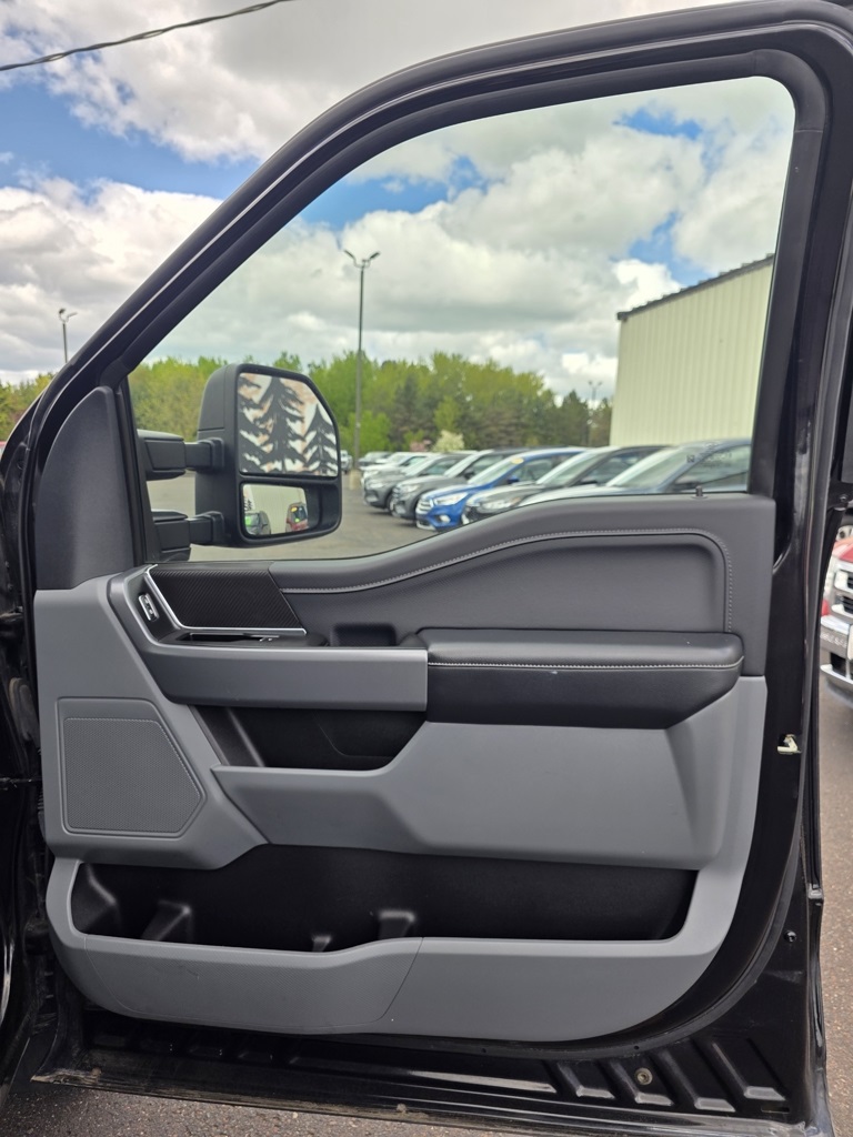 Vehicle image 23 of 31