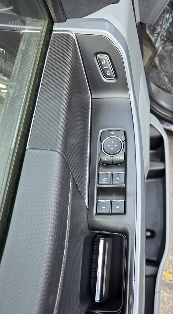 Vehicle image 12 of 31