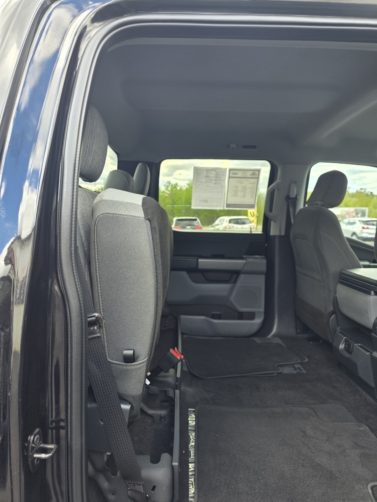 Vehicle image 25 of 31