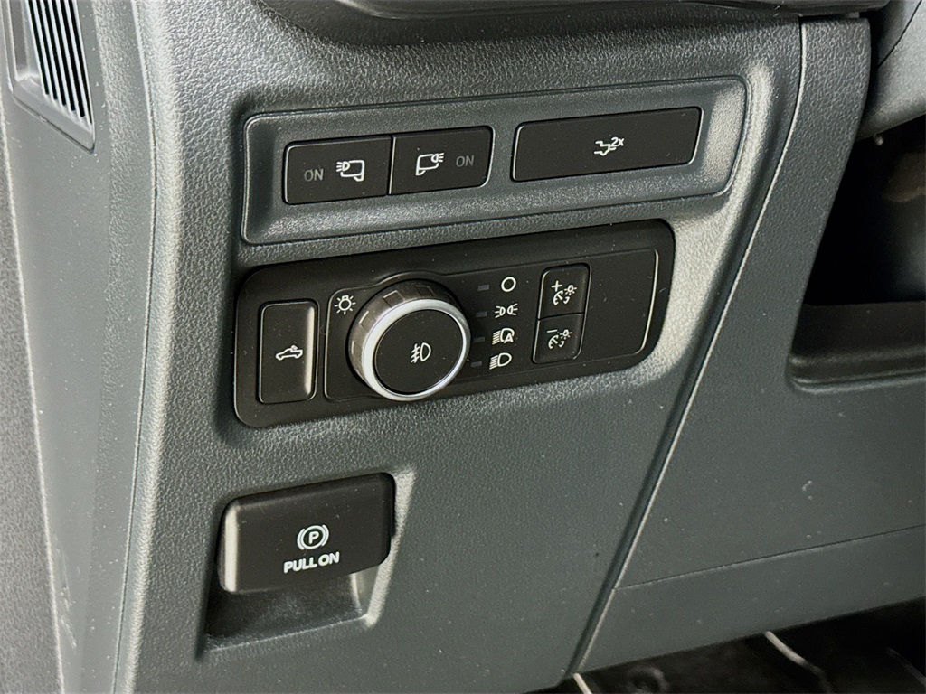 Vehicle image 11 of 30