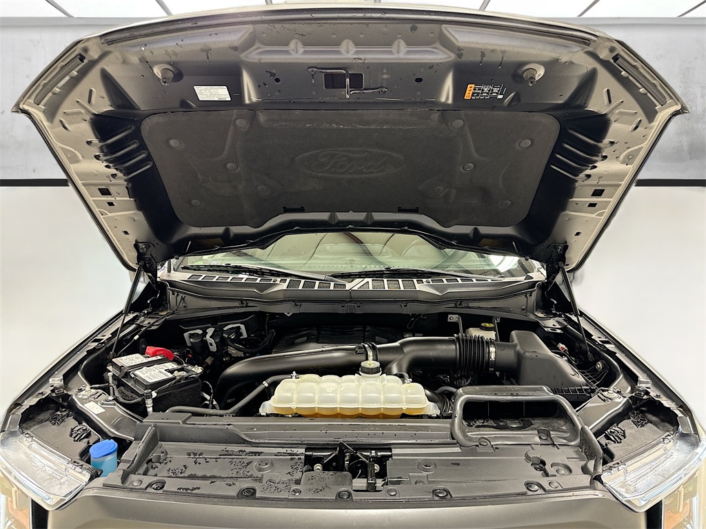 Vehicle image 28 of 30
