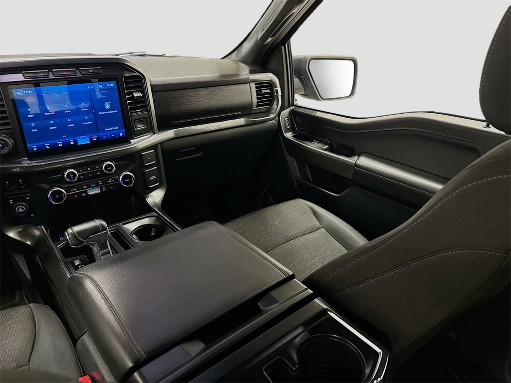 Vehicle image 23 of 30