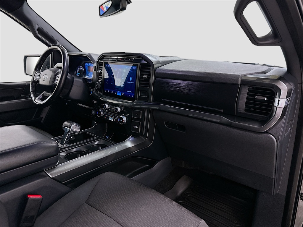 Vehicle image 27 of 30
