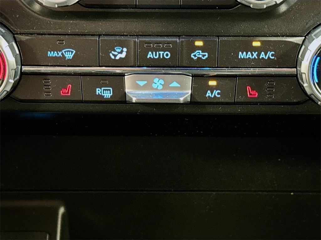 Vehicle image 20 of 30