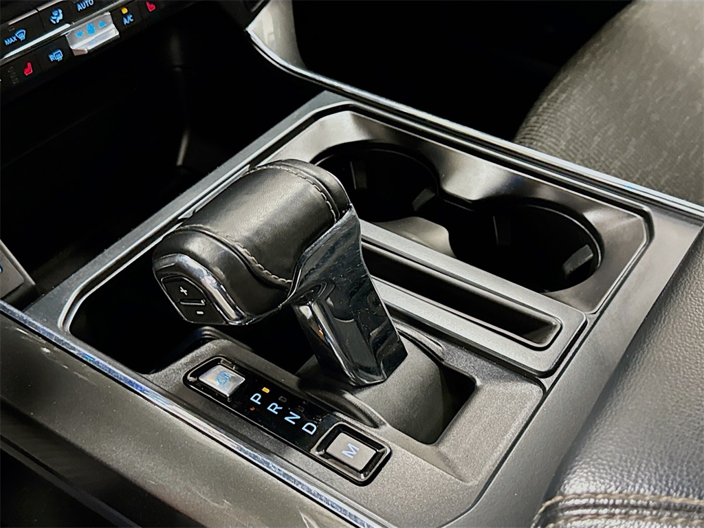 Vehicle image 17 of 30