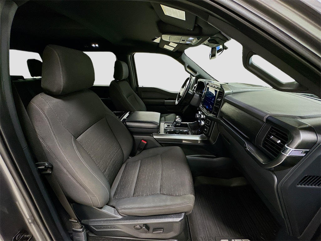Vehicle image 26 of 30