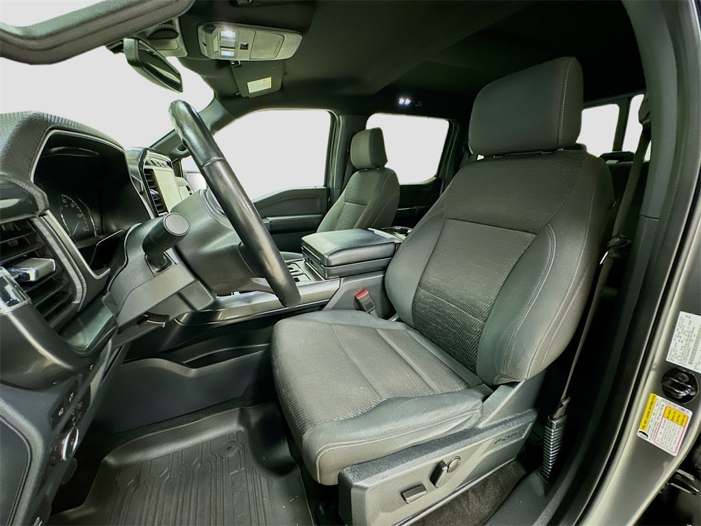 Vehicle image 21 of 30