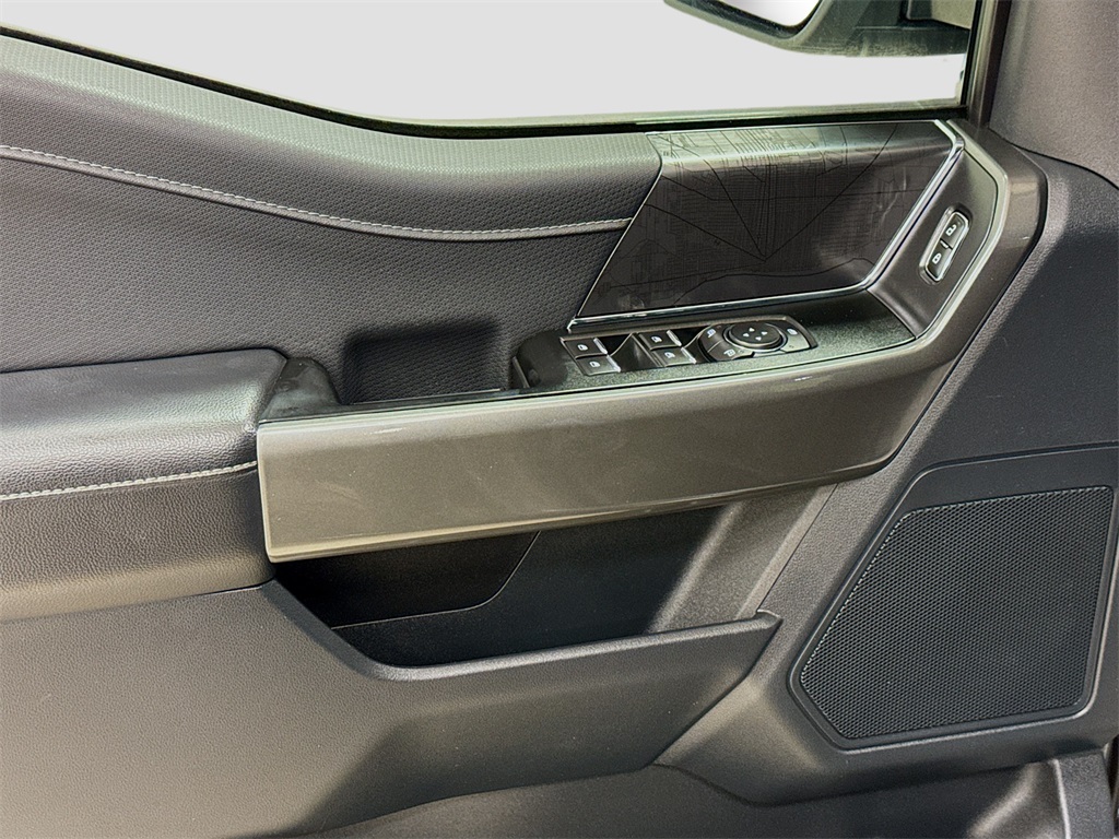 Vehicle image 18 of 30