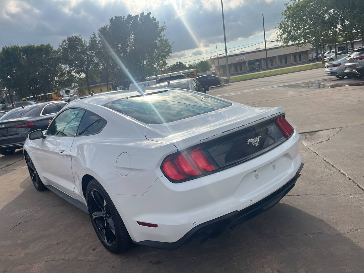 2022 Ford Mustang Image 4 of 16