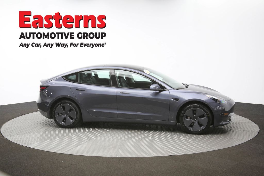 Vehicle image 18 of 60