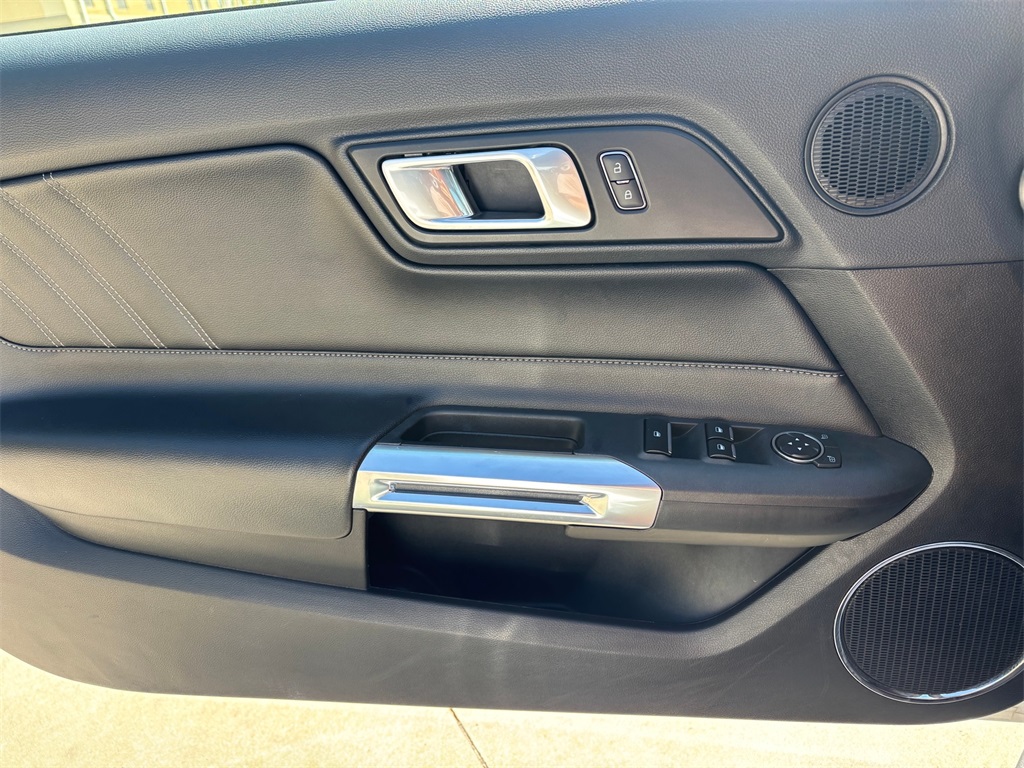 2022 Ford Mustang EcoBoost Premium Image 24 of 30