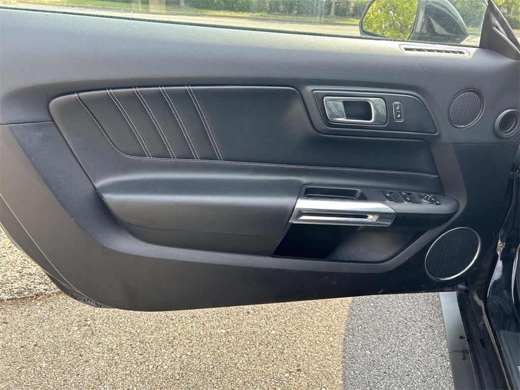 2022 Ford Mustang EcoBoost Premium Image 21 of 35