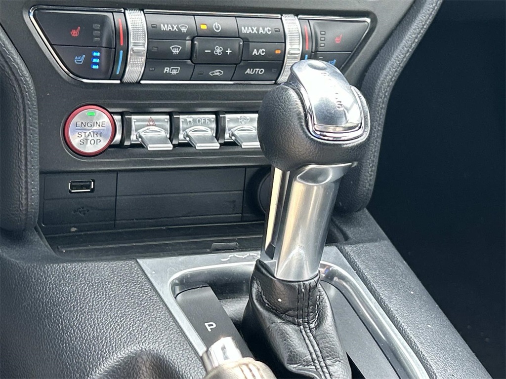 2022 Ford Mustang EcoBoost Premium Image 20 of 35