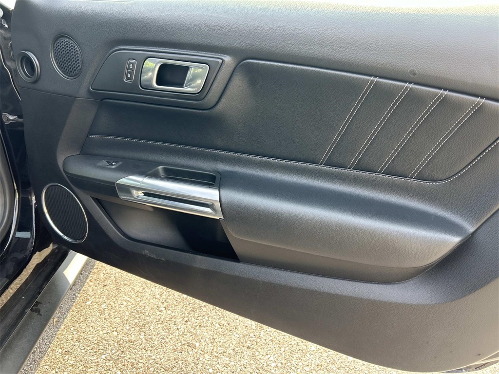 2022 Ford Mustang EcoBoost Premium Image 22 of 35