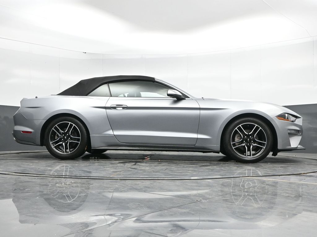 Vehicle image 18 of 50