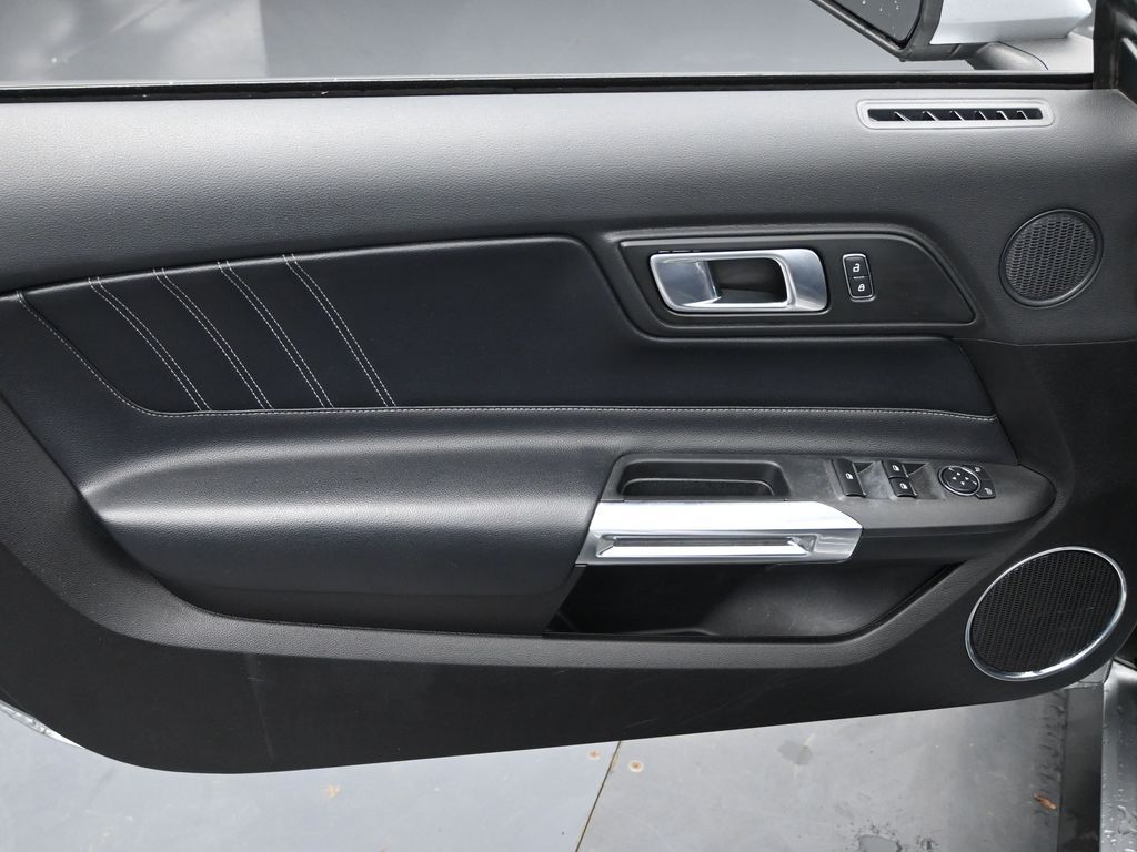 Vehicle image 40 of 50