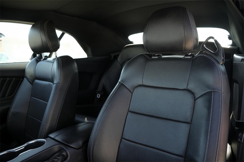 2022 Ford Mustang EcoBoost Premium Image 11 of 30