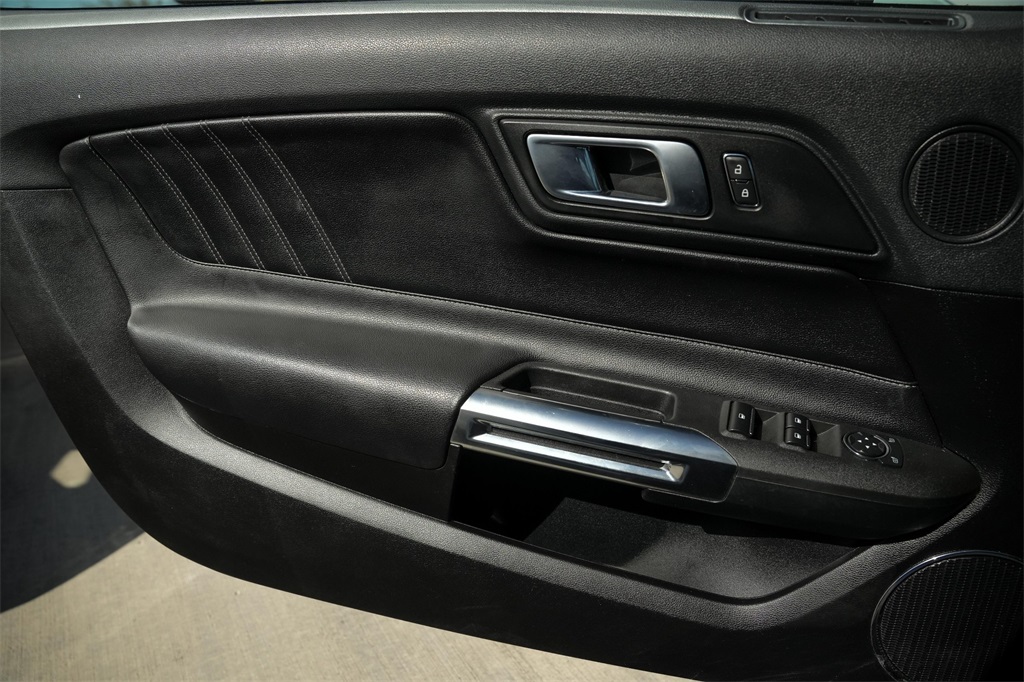 2022 Ford Mustang EcoBoost Premium Image 24 of 30