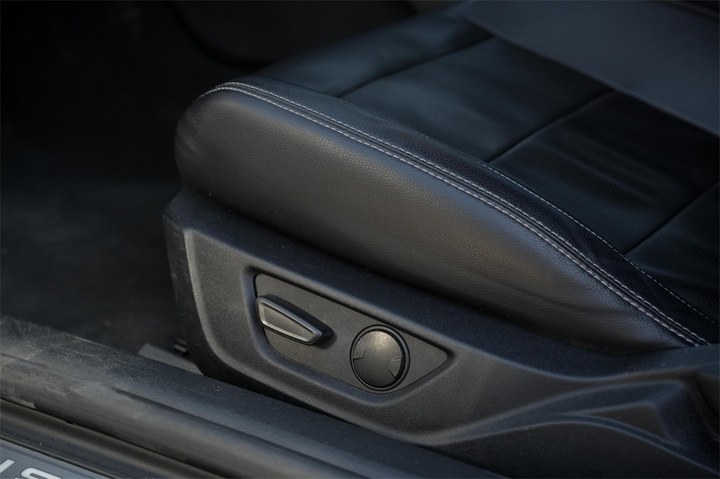 2022 Ford Mustang EcoBoost Premium Image 28 of 30