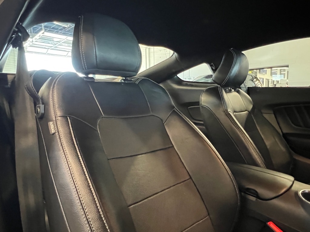 Vehicle image 21 of 22
