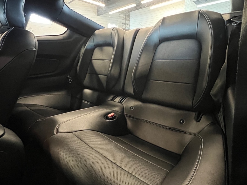 Vehicle image 18 of 22
