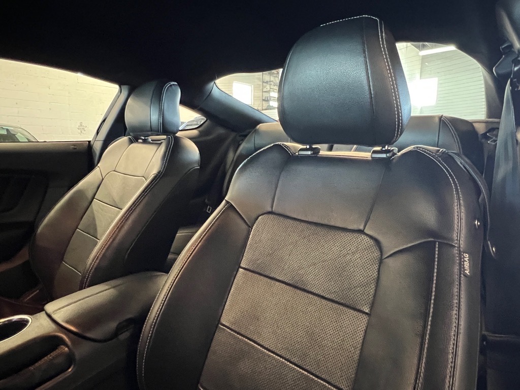 Vehicle image 17 of 22