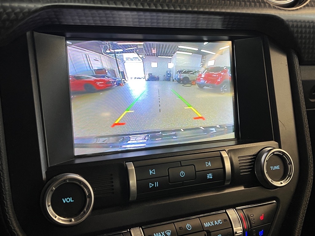 Vehicle image 14 of 22