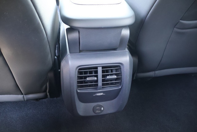 Vehicle image 23 of 29