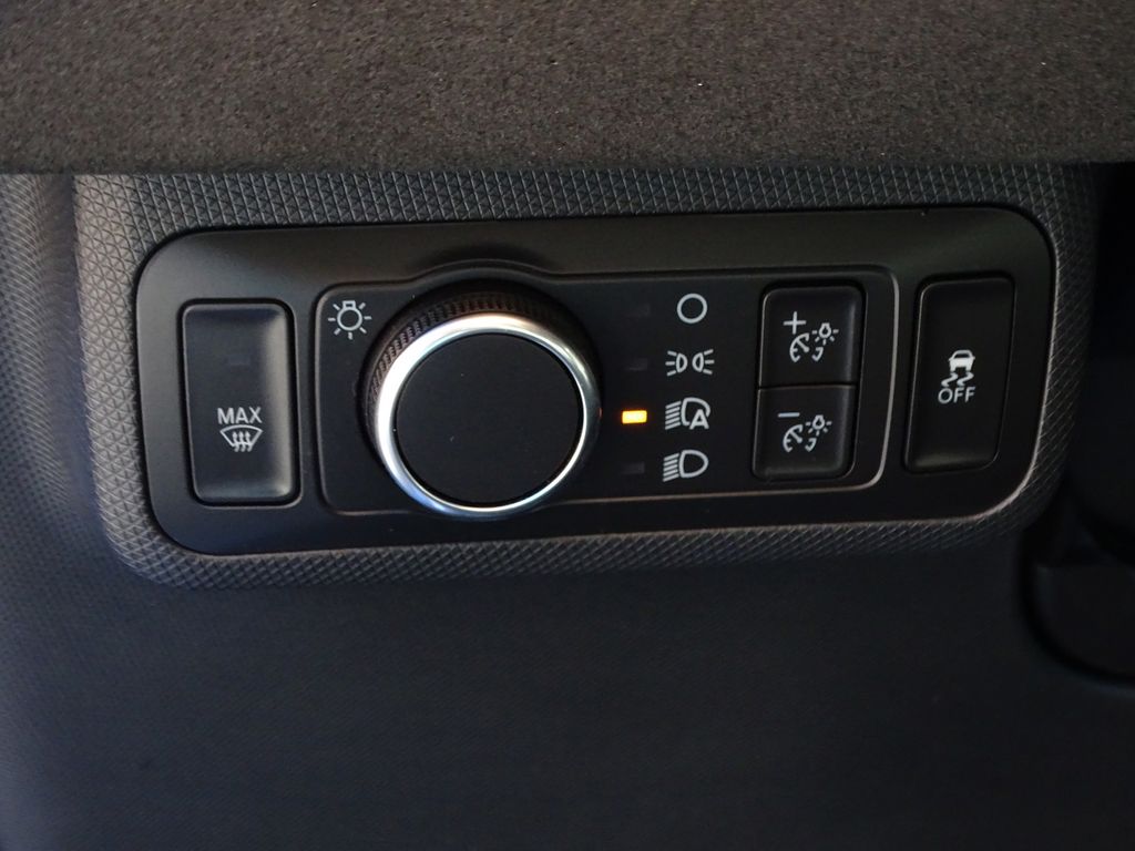 Vehicle image 18 of 36