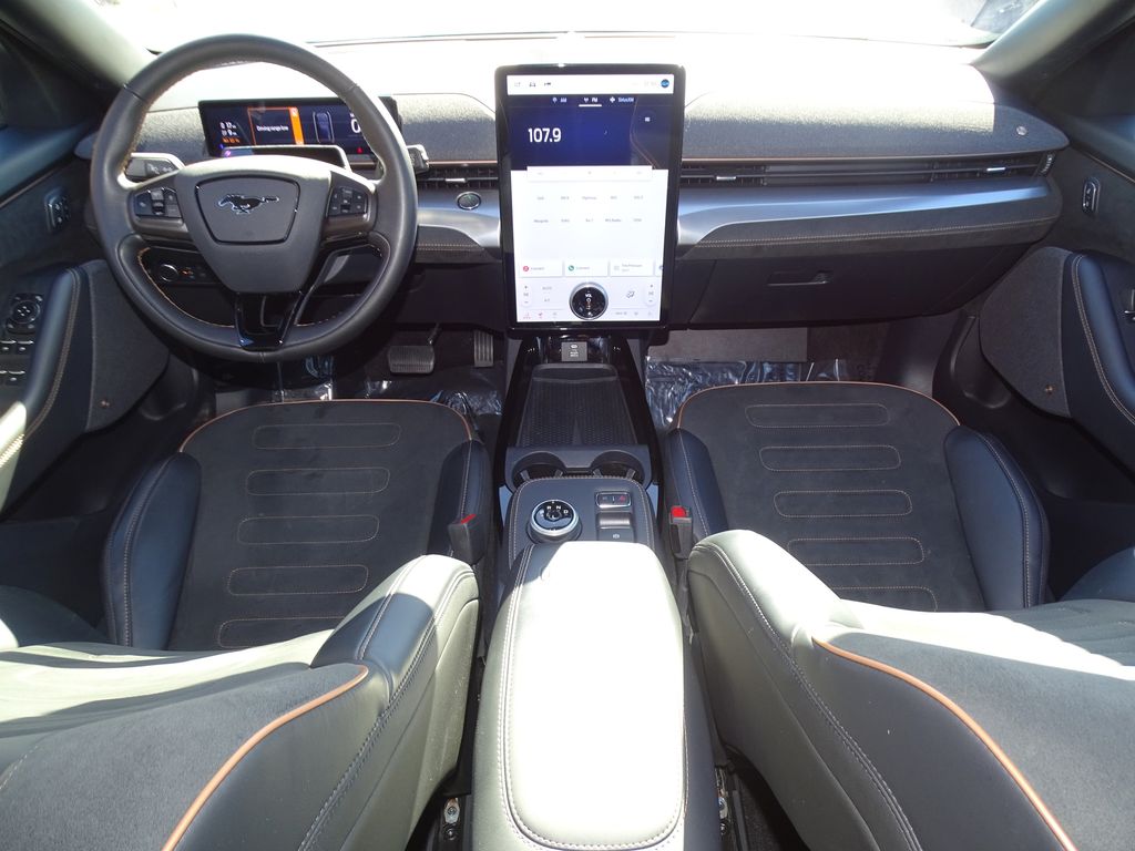 Vehicle image 26 of 36
