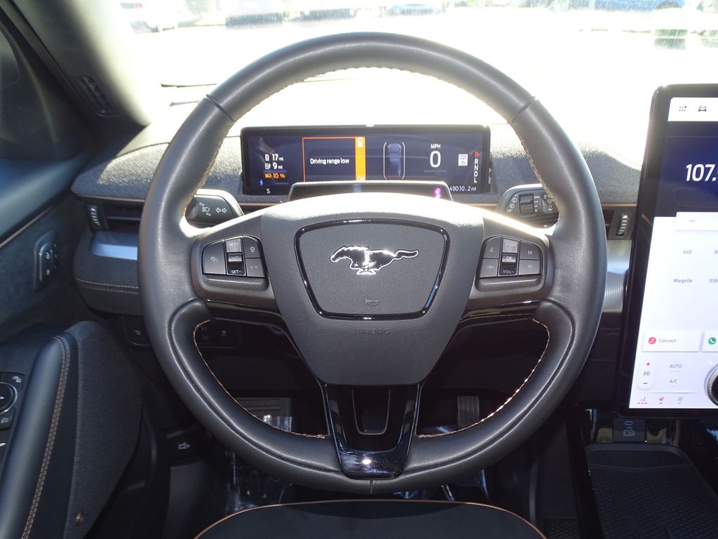 Vehicle image 21 of 36