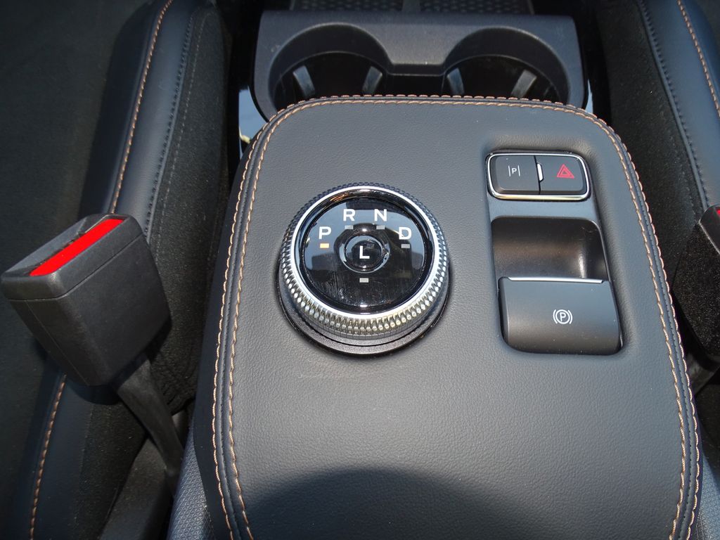 Vehicle image 31 of 36
