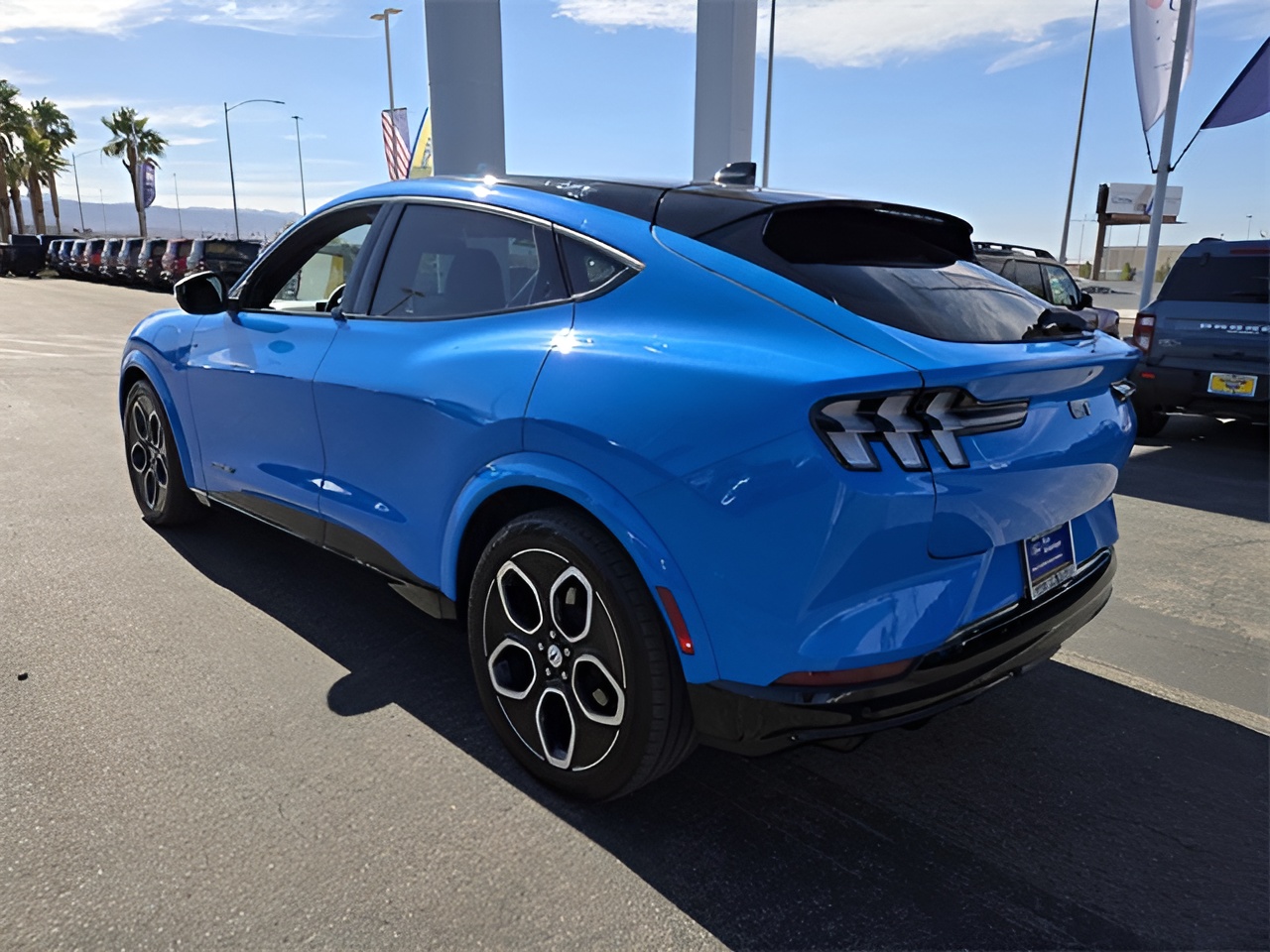 Vehicle image 32 of 33