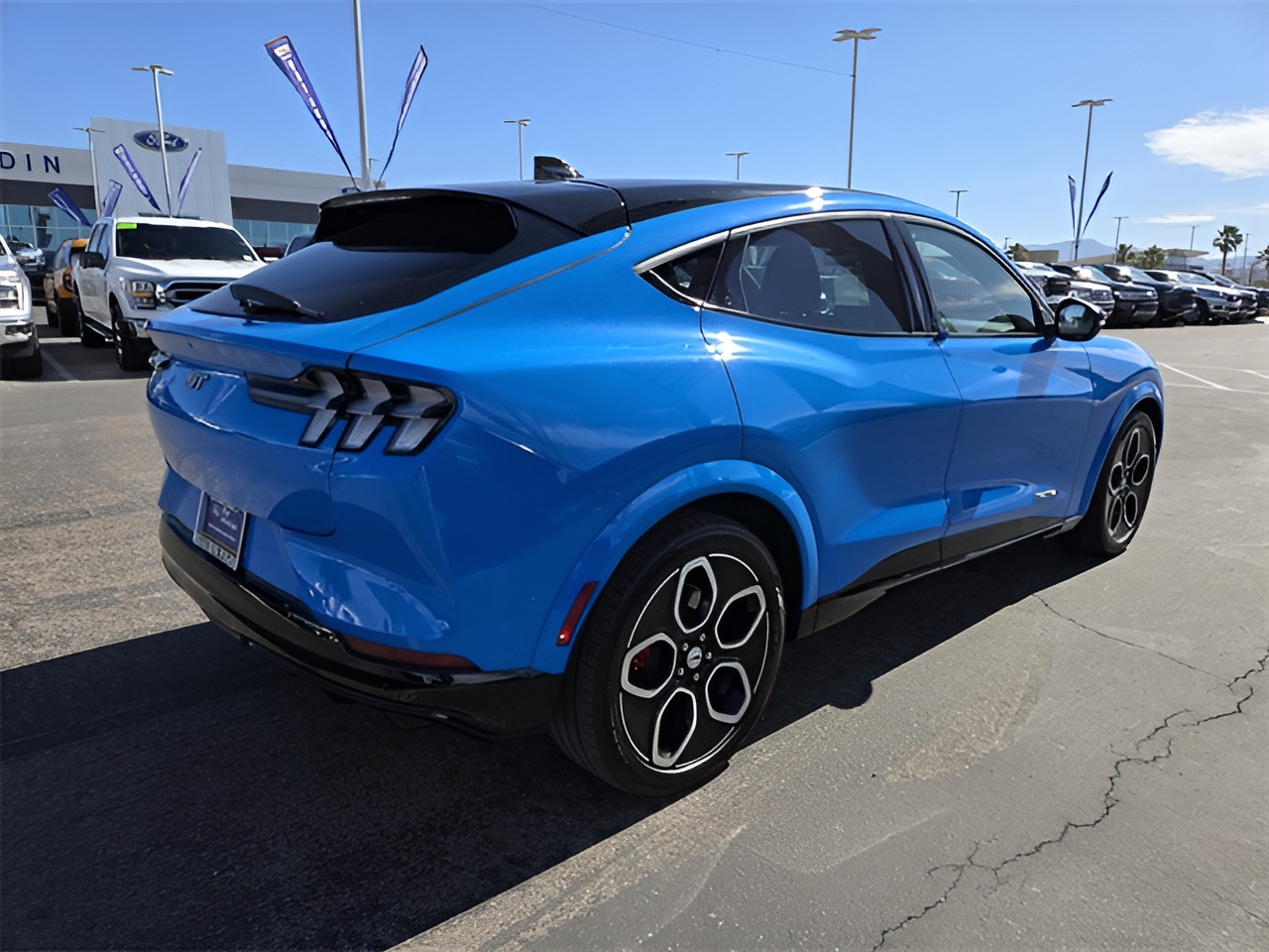 Vehicle image 31 of 33