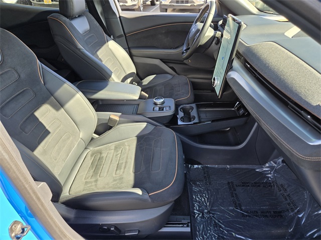 Vehicle image 17 of 33