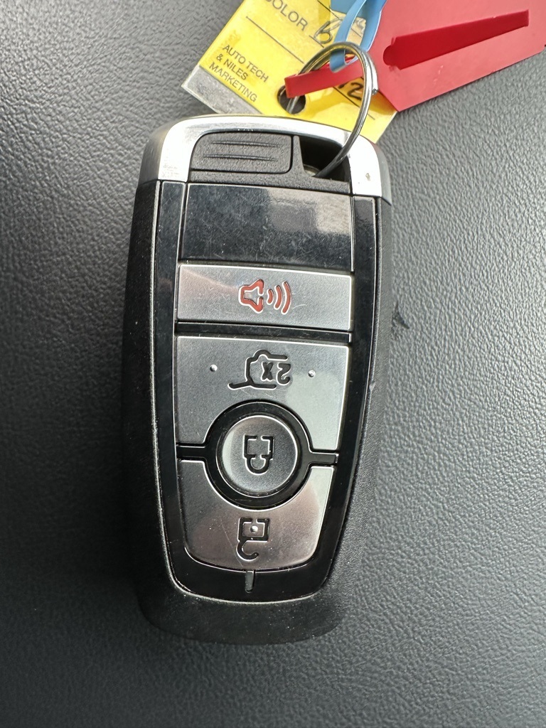 Vehicle image 30 of 34