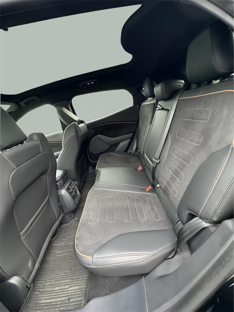 Vehicle image 13 of 34
