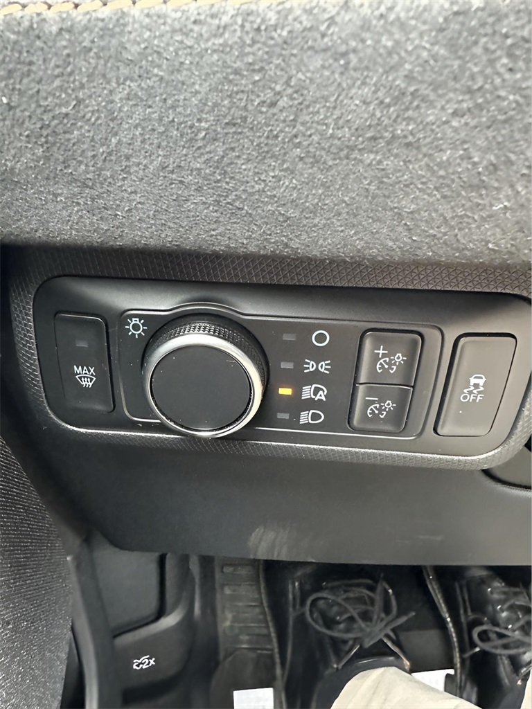 Vehicle image 25 of 34