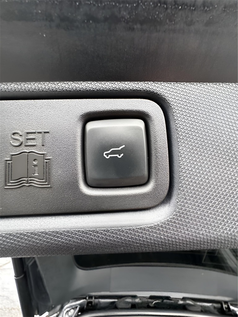 Vehicle image 15 of 34