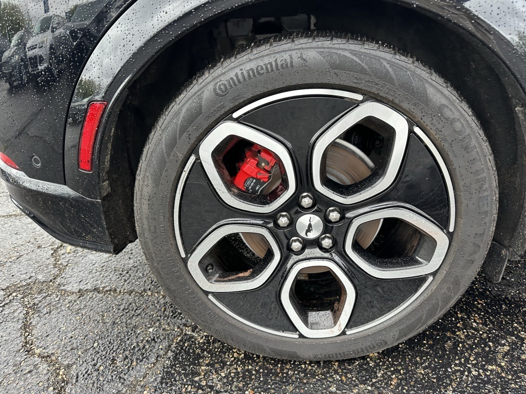 Vehicle image 33 of 34