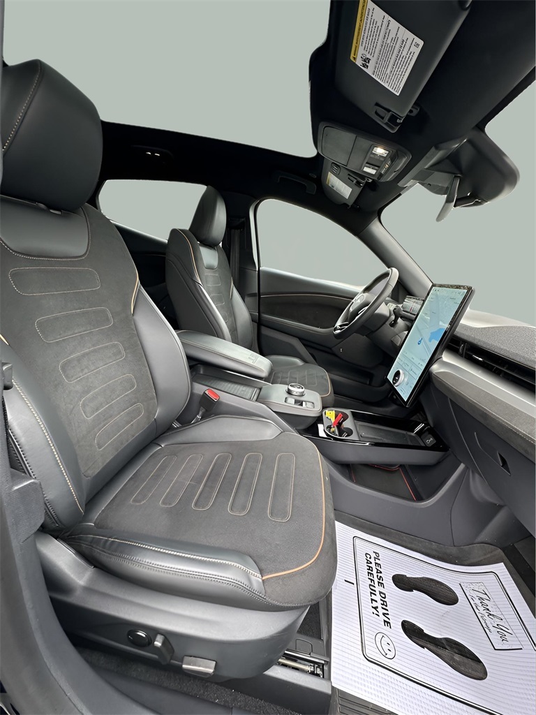 Vehicle image 19 of 34
