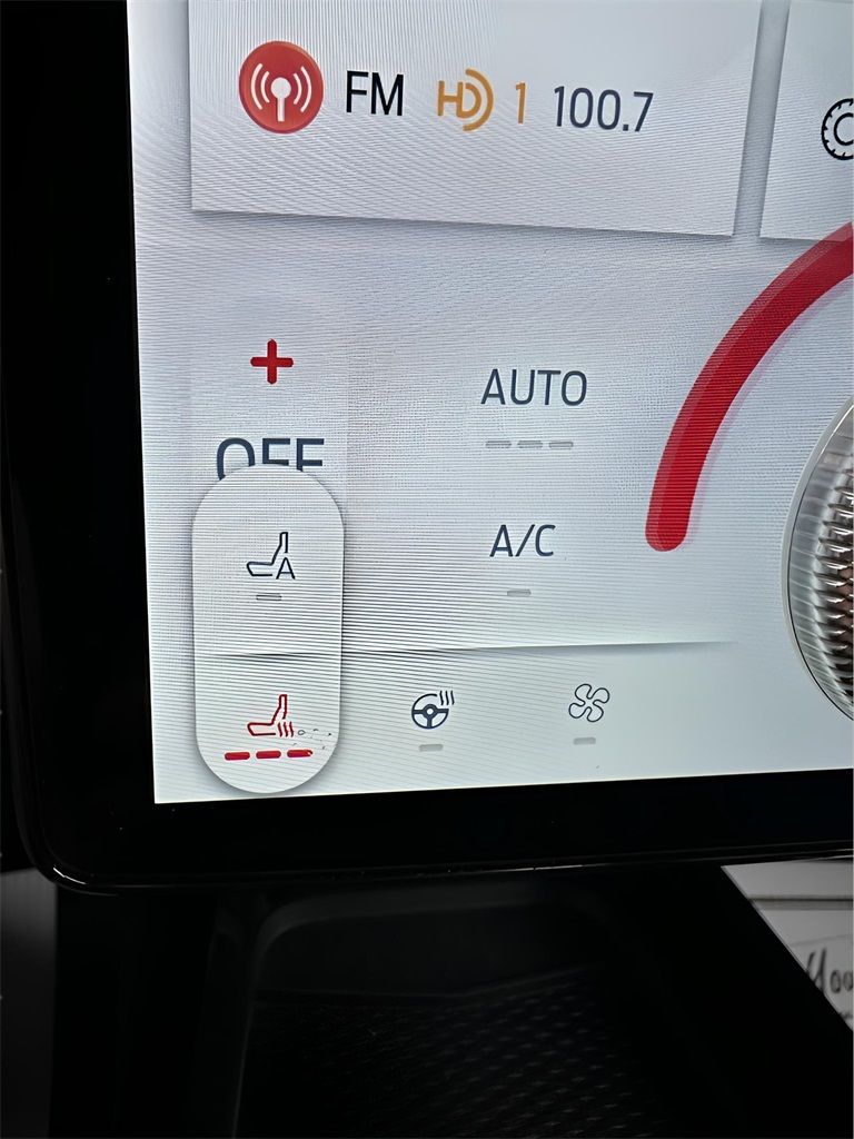 Vehicle image 27 of 34