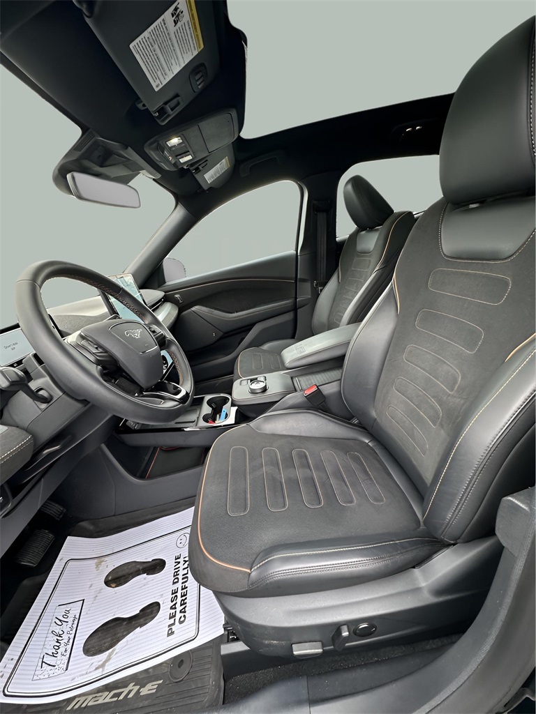 Vehicle image 11 of 34