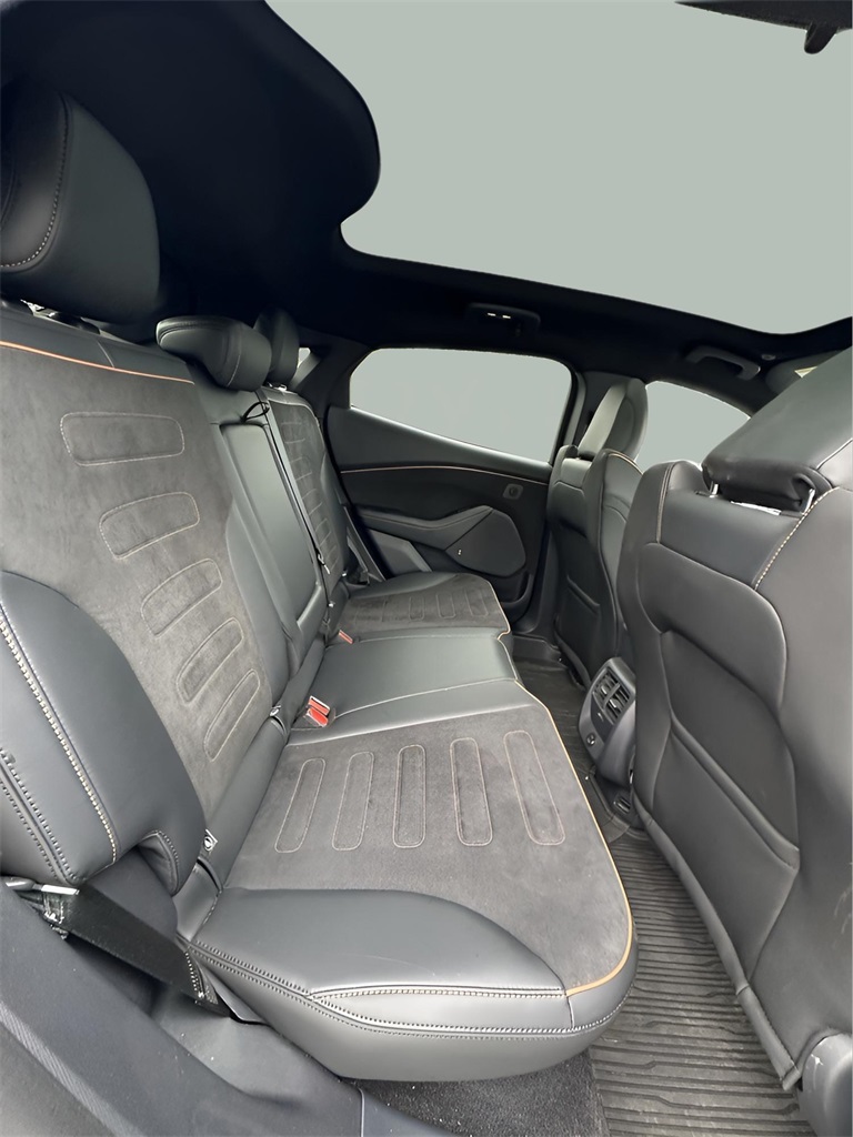 Vehicle image 17 of 34