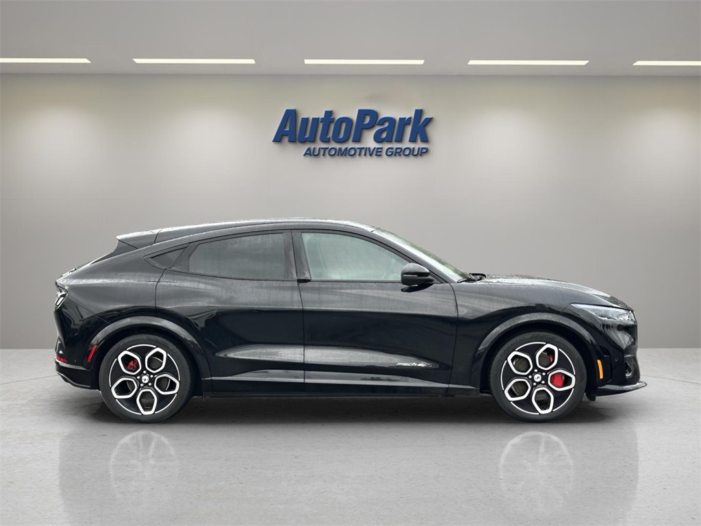 Vehicle image 4 of 34
