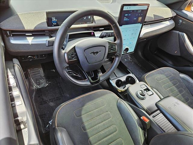 Vehicle image 10 of 25