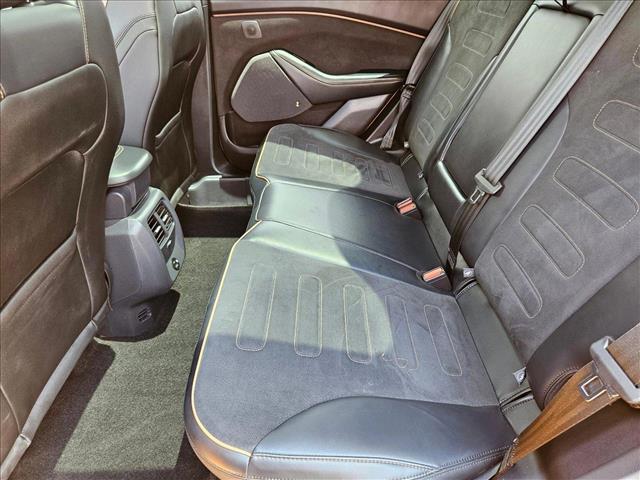 Vehicle image 19 of 25