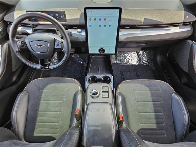 Vehicle image 18 of 25