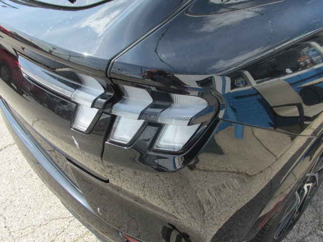 Vehicle image 10 of 43