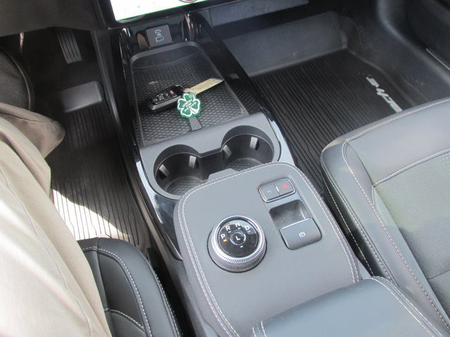 Vehicle image 38 of 43